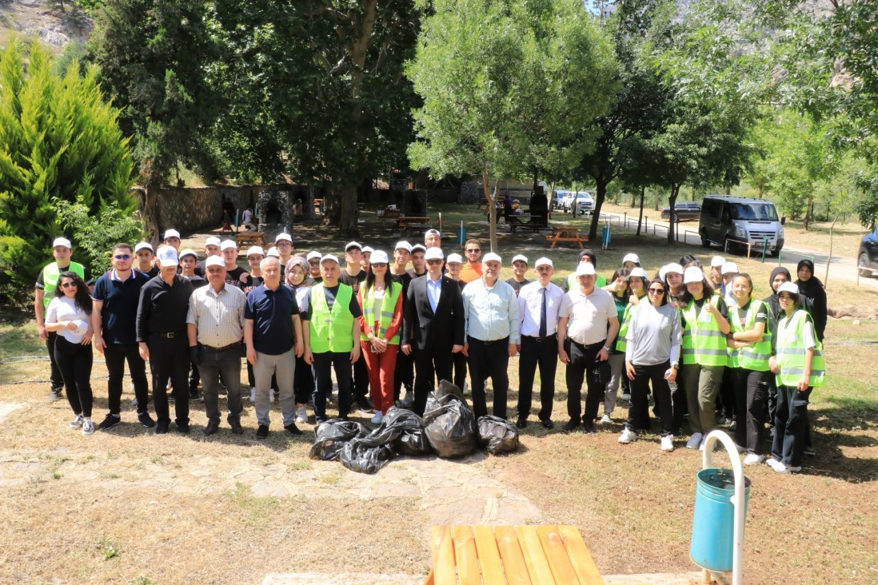 Dünya Çevre Günü'nde Pozantı’da Çöp Toplama Etkinliği Düzenlendi