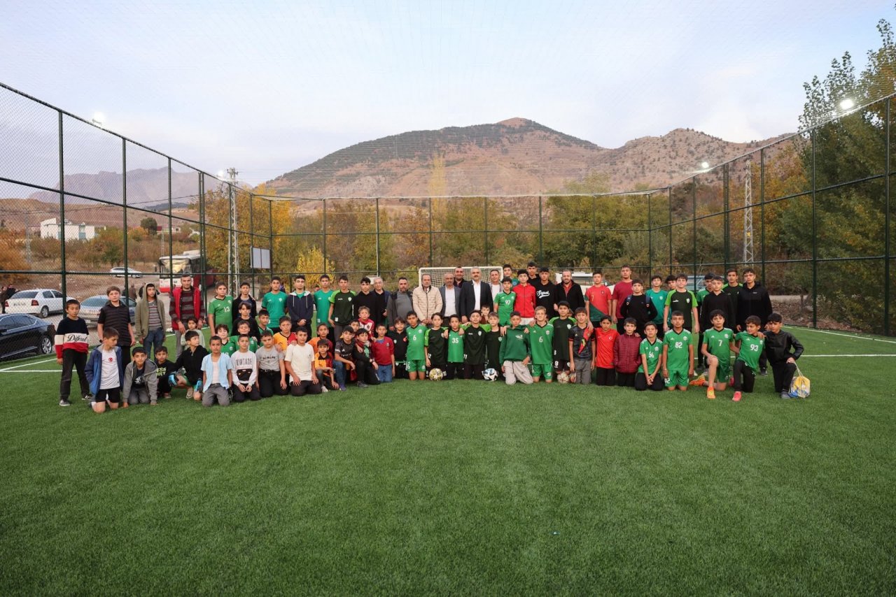 DAĞDİBİ MAHALLESİNE FİFA STANDARTLARINDA HALI SAHA