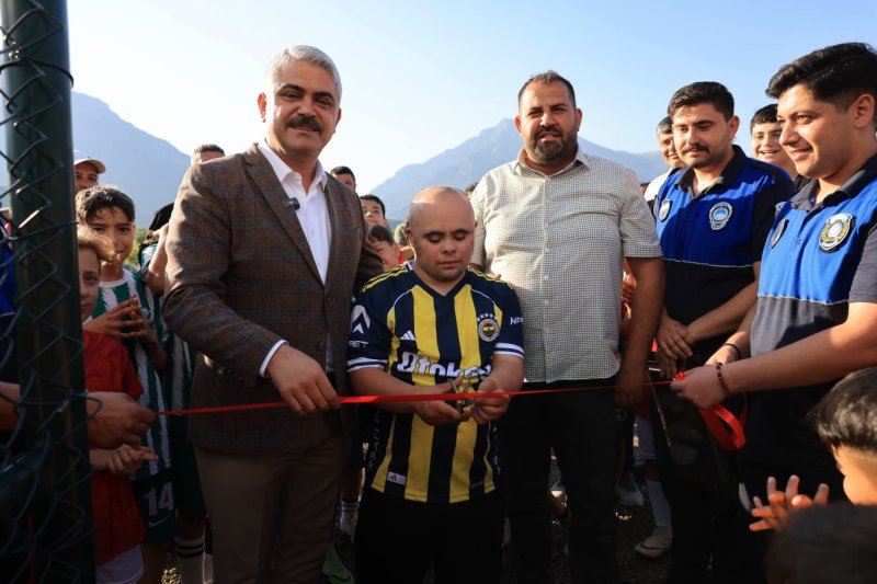GÖKBEZ HAK ETTİĞİ HİZMETE KAVUŞUYOR: HALI SAHASI AÇILDI YENİ PARK YOLDA