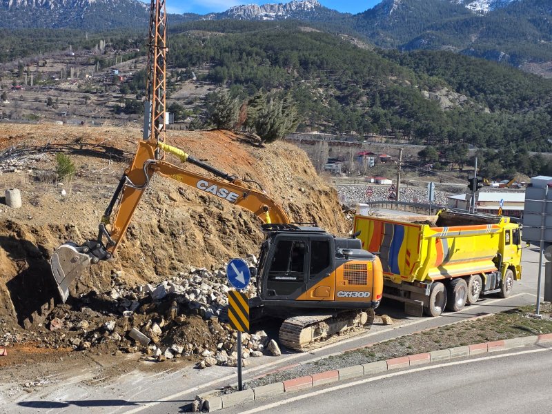 Pozantı Gençlik Merkezi İçin İlk Kepçe Vuruldu